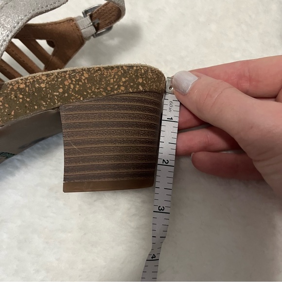 Josef Seibel size 8.5/9 women’s silver and tan heeled sandals - Picture 6 of 11